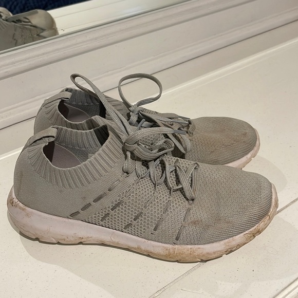 Grey size 7 women’s shoes - Picture 1 of 2